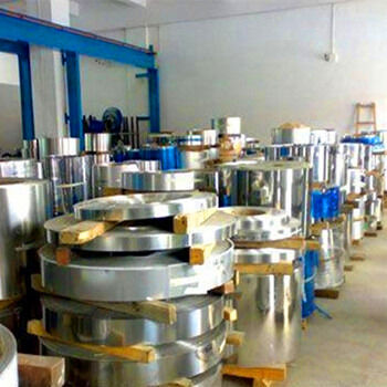 No4 Afgeronde roestvrijstalen band met een tolerantie van 0,1 mm en een treksterkte van 520-750 MPa voor industriële productie